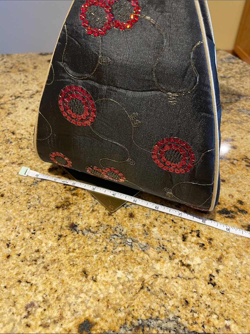Black and Red Embroidered Triangle Accent Bag - Unbranded - Picture 8 of 9